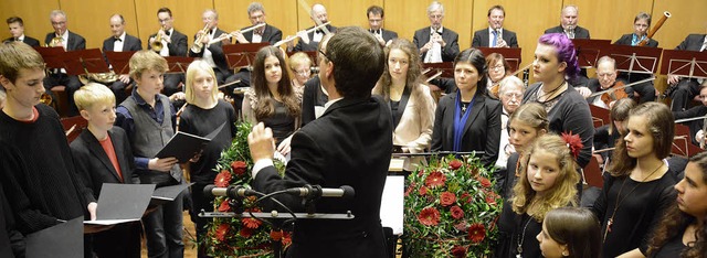 Der Weiler Jugendchor trat beim Neujah...ian Rhapsody&#8220; der Gruppe Queen.   | Foto: Lauber