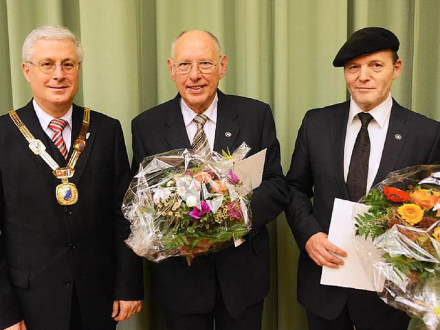 Die Landesehrennadel erhielten Hubert ...r Hagenbach von OB Dietz (von rechts).  | Foto: Hannes Lauber