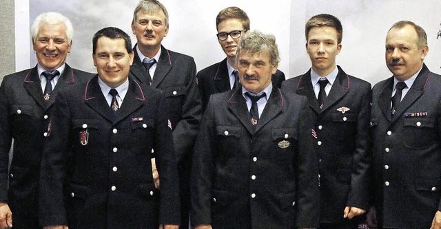 Geehrte Feuerwehr-Aktive in Weitenau (...fmann und Kommandant Walter Bachmann.   | Foto: Hans-Jrgen Hege
