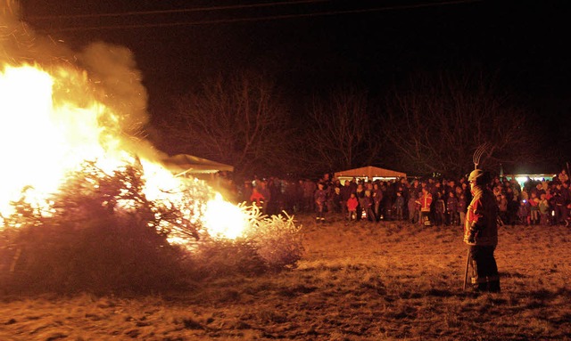 Fackelnder Abschied vom Weihnachtsbaum  | Foto: Andrea Steinhart