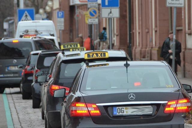 Gericht gibt Taxis Recht: Minicars haben gegen Gesetz verstoen