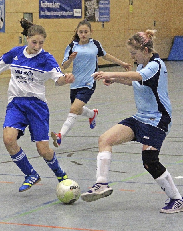 Rasante Duelle gab es bei der Futsalme... FC Hauingen (von links) um den Ball.   | Foto: Weber