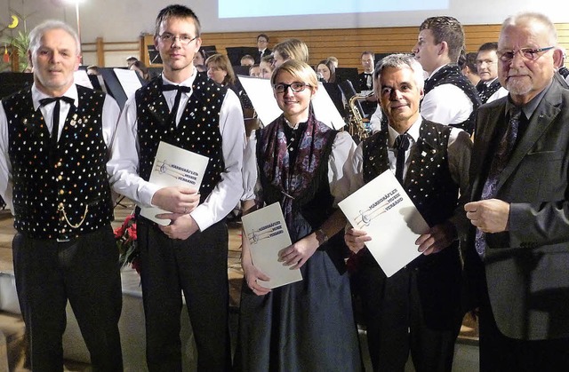 Hellmut Blaudszun (rechts) und der Vor...anter und Martin Eckerle (von rechts).  | Foto: Eberhard Gross