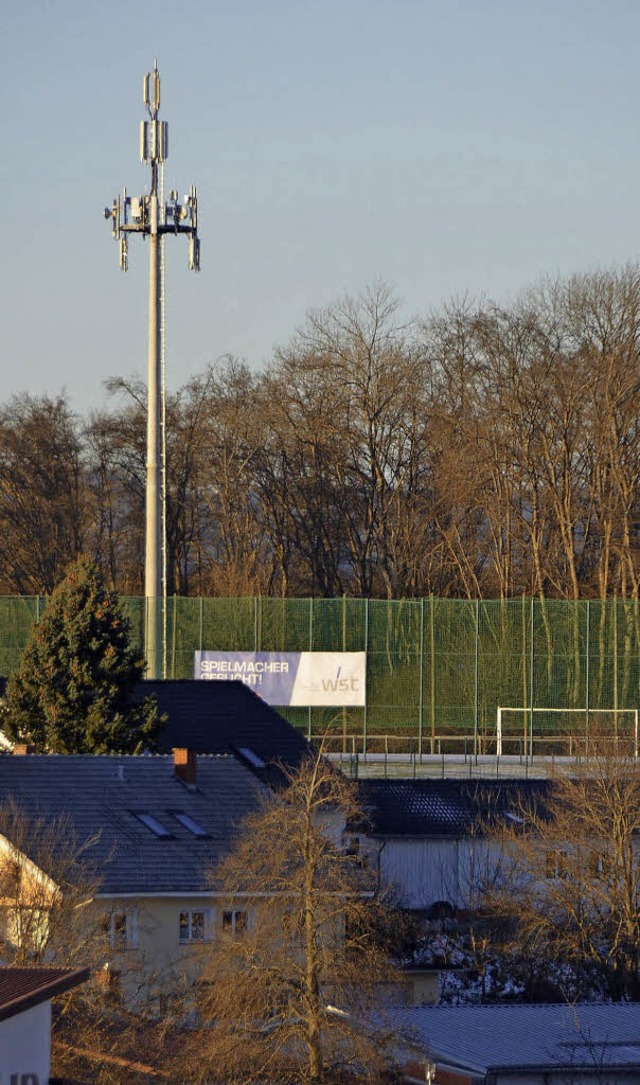 Der Funkmast beim Sportpark Haslach, h...he Antenne fr Internetfunk erhalten.   | Foto: Martin Wunderle