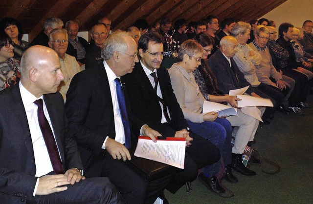 Die Sparkassenfiliale Niederhof (Foto ...Foto links, vordere Reihe von links).   | Foto: Michael Gottstein