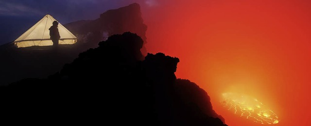 Ausblick: Spektakulre Aufnahmen zeigt..., der am Rande eines Vulkans campiert.  | Foto: www.carstenpeter.com