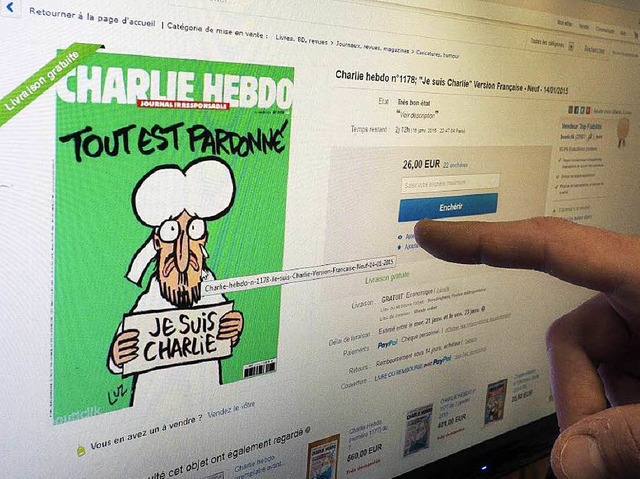 Auf Ebay werden mehrere Exemplare Charlie Hebdo angeboten.  | Foto: AFP
