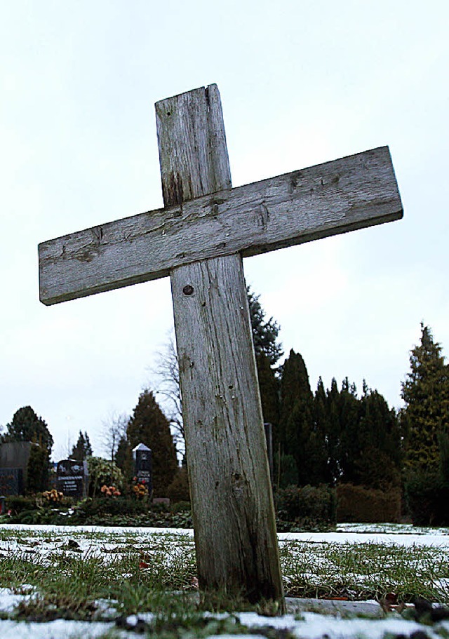 Fr das Bad Sckinger Standesamt liege... Sterbe- als auch Geburtsurkunden aus.  | Foto: Dpa