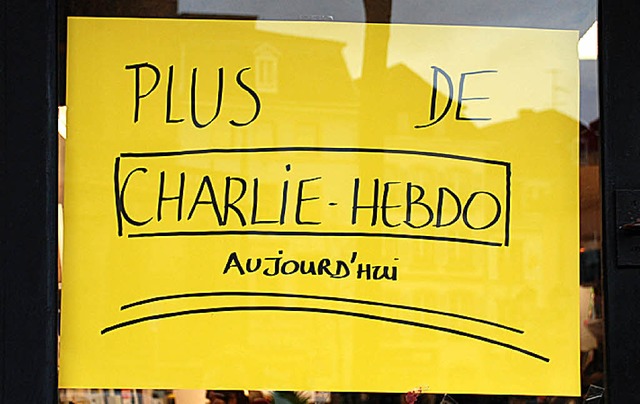 &#8222;Heute kein Charlie Hebdo mehr&#8220;: Schild an einem Laden in Colmar.   | Foto: Felix Held
