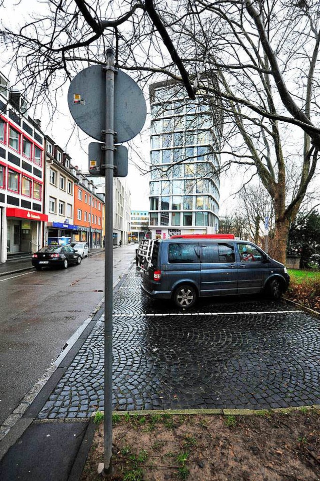 Behindertenparkpltze wie am Friedrich... darf er sie noch lange nicht nutzen.   | Foto: Thomas Kunz