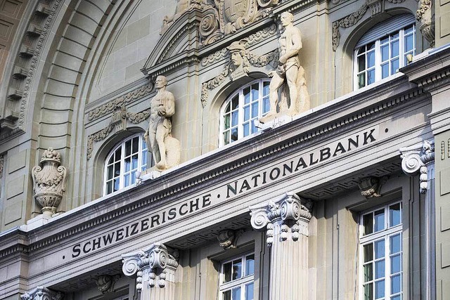 Die Schweizer Nationalbank gibt den Franken frei.  | Foto: dpa