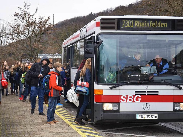 Gut gefllt: Der Bus um 13.22 Uhr, der...Wyhlen nach Rheinfelden zurck bringt.  | Foto: Martina Weber-Kroker