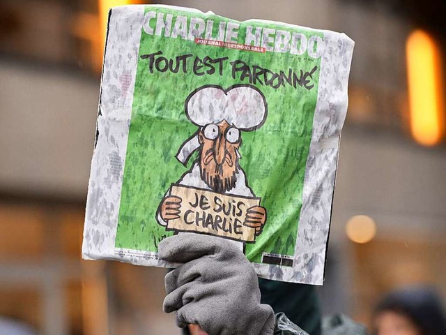 Trnen und Regen bei der &#8222;Nous s...rlie&#8220;-Demonstration in Freiburg.  | Foto: dpa