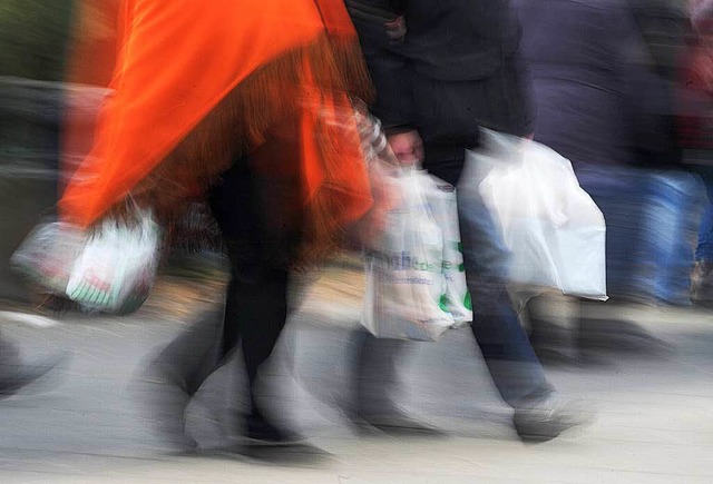 Shopping in Deutschland lohnt sich der...amen dennoch nicht mehr nach Sdbaden.  | Foto: dpa