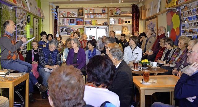 Die Aktualitt des Themas bewegte viel...r Diskussion ins Philosophische Caf.   | Foto: Heilemann