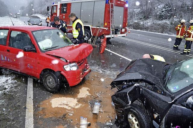 Drei Menschen werden bei Unfall schwer verletzt