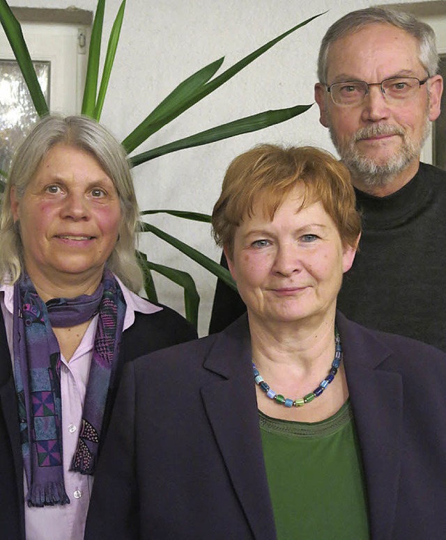 Oktavia Schauenburg (Vorsitzende, Mitt...den Breisacher  Klostergartenverein.    | Foto: Mller