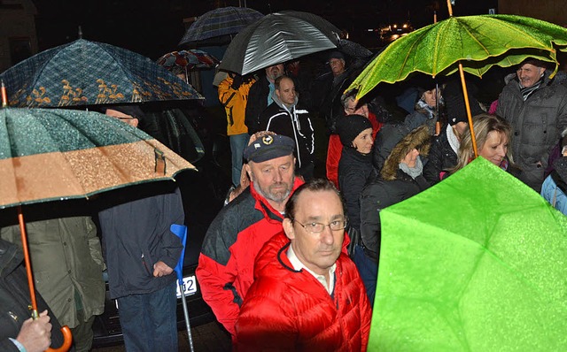 Eng wurde  es am frhen Samstagmorgen ...ndkarten durch  Ozume Michael Birlin.   | Foto: Heinz Vollmar