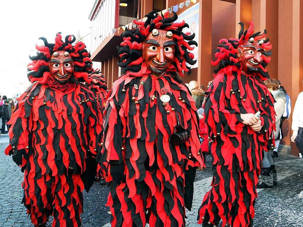 Der Jubilumsumzug in Lahr zum 22. Geburtstag der Laubenhexen.