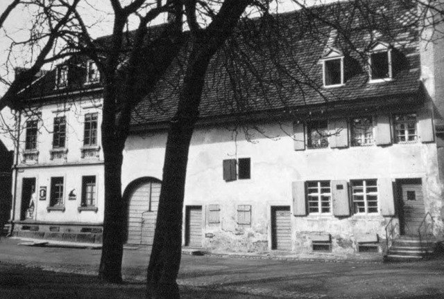 Die Sandstrae um 1910 am Kirchplatz. ...haus (Nummer 4)  Platz machen musste.   | Foto: Archiv Hans Sigmund