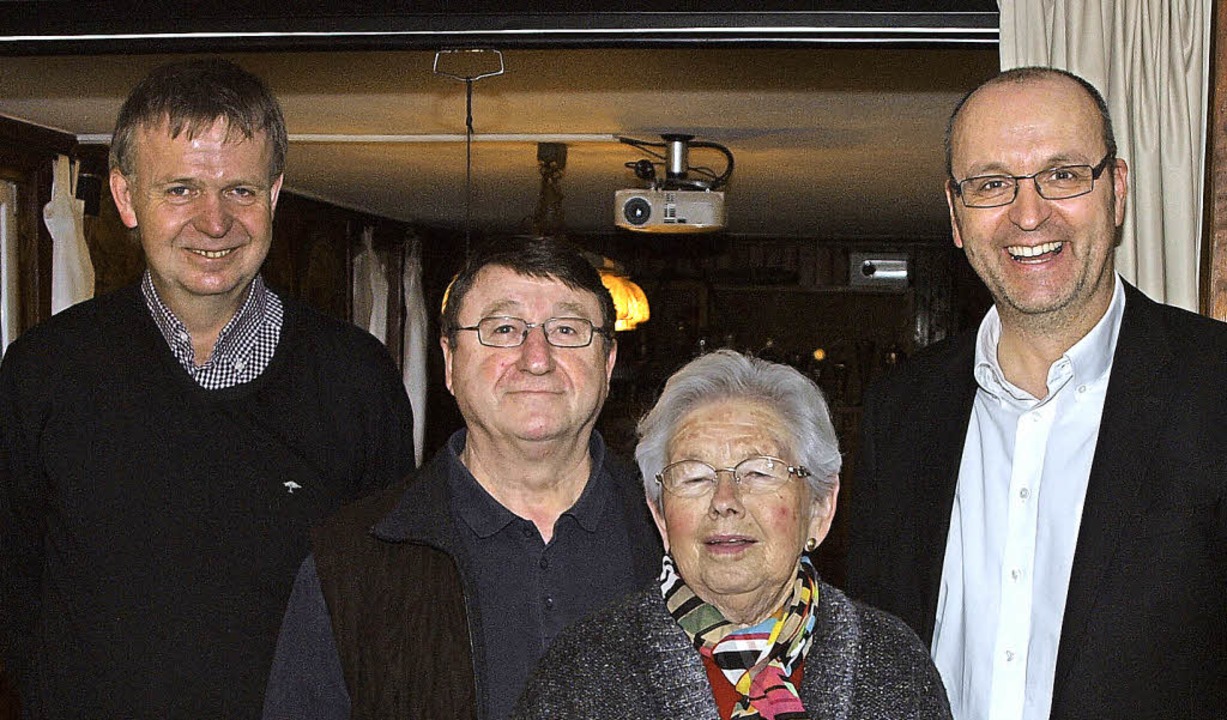 Bernhard Striegel (von links) ehrte di..., Maria Rösch und  Ralf Dieter Stumpf.  | Foto: Michael Haberer