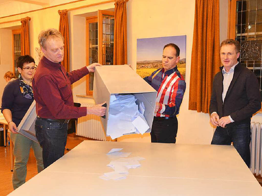 Die Wahlhelfer leisteten gute Arbeit. In der voll besetzten Wutachhalle wurde das Wahlergebnis bekannt gegeben.