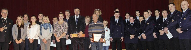 Wolfgang Frstenberger (links) mit den... als neue Trger der Landesehrennadel   | Foto: Frey