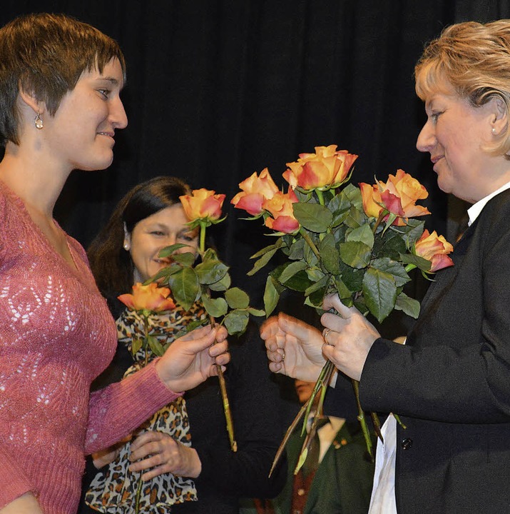 Wahlabend in Stegen (im Uhrzeigersinn)...r, die jeweils eine Rose berreichten.  | Foto: Gerhard Lck