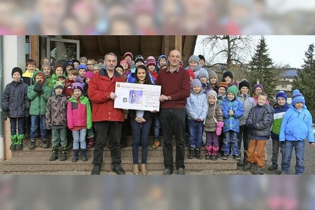 berraschende Spende fr die Grundschule Wutach