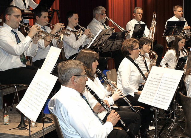 Die Feuerwehrmusik Haagen bot  ein hr...t Freude dabei die Nachwuchsmusiker.    | Foto: Paul Schleer