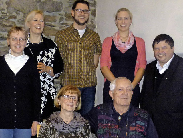 Fr ihre Treue zur Kirchenmusik ehrte ...Lissy Huber und Pfarrer Klaus Fietz.    | Foto: Peter Meister