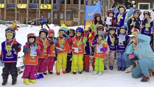 Am Ende des Feldberger Kinderskikurses...ennen und fr alle Starter Medaillen.   | Foto: Privat