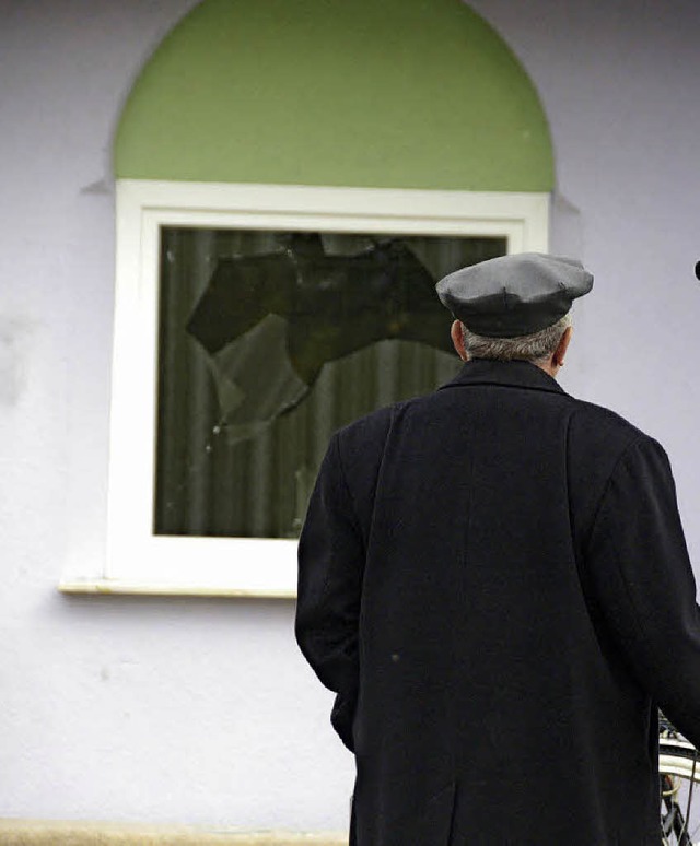 2010 Alperenler-Moschee mit eingeworfenen Scheiben    | Foto: Archiv: Ralf STaub