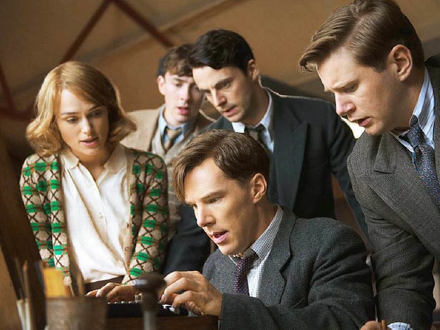 Dem Enigma-Code auf der Spur: Alan Tur...ict Cumberbatch, Mitte) und sein Team   | Foto: dpa