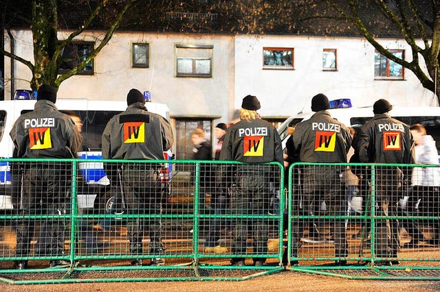 Bei Spielen des SC Freiburg sind regel...t die Zahl der Einsatzstunden zurck.   | Foto: dpa/Seeger