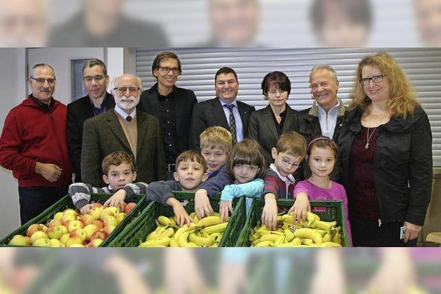 Obst fr 10 000 Schler zweier Kiwanis-Clubs