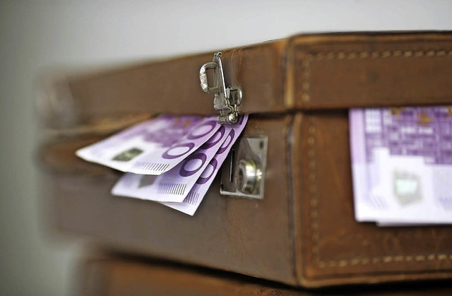 Einen Koffer voller Geld erwartete das Ehepaar   | Foto: fotolia/Peter Atkins