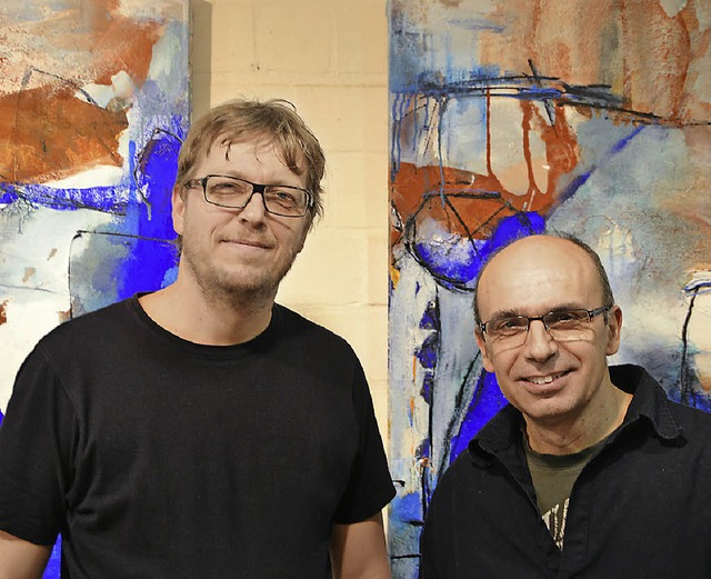 Ralf und Dietmar Kempf vor den Werken ... &#8222;Die Bchse der Pandora&#8220;   | Foto: Lisa Geppert