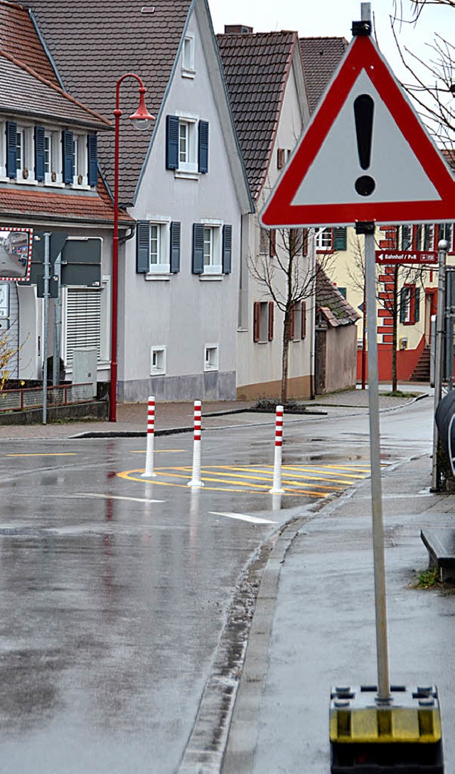 Markierungen und Poller sollen in  Gottenheims Ortsmitte fr Tempo 30 sorgen.   | Foto: Manfred Frietsch