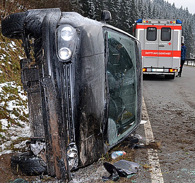 Drei leichtverletzte junge Frauen und ...156 zwischen Neustadt und Lenzkirch.    | Foto: Kamera24