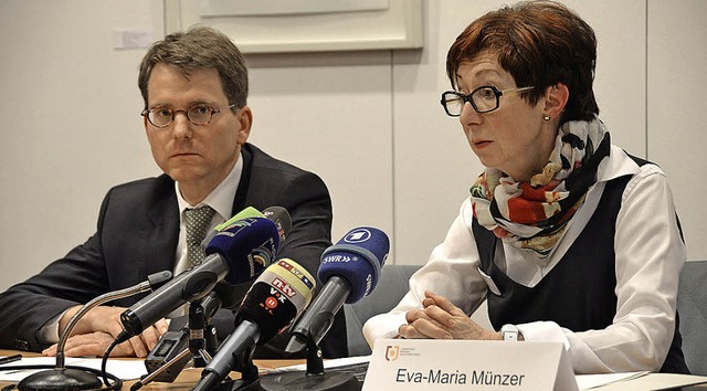 Im Fokus: Sozialdezernentin Eva-Maria ...cht dabei. Sie befand sich auer Haus.  | Foto: Tanja Bury