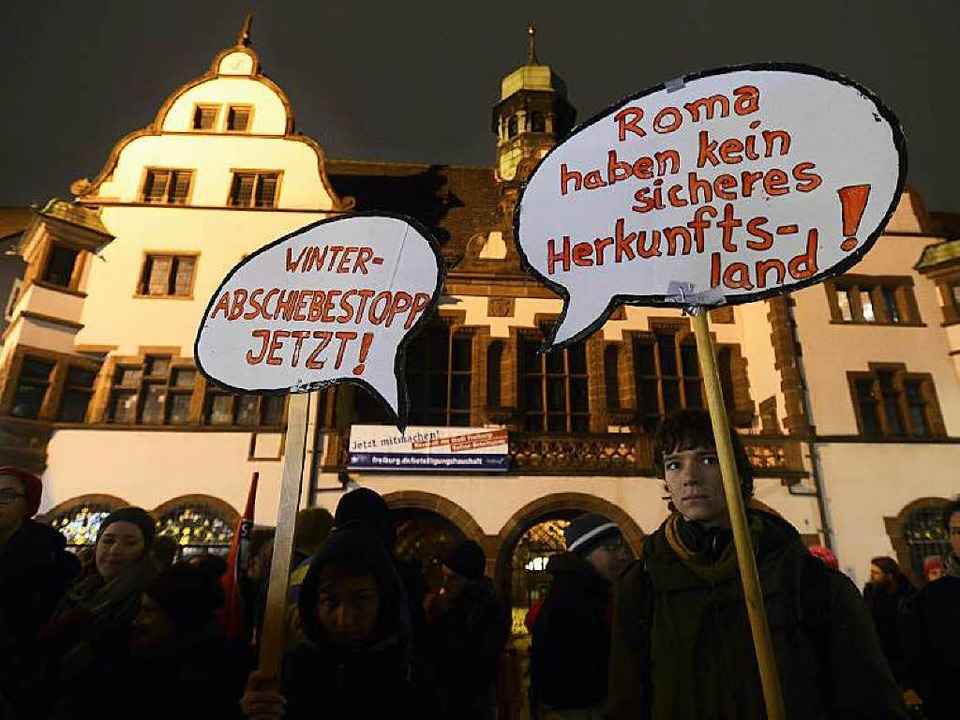 Kundgebung auf dem Freiburger Rathausplatz.  | Foto: Ingo Schneider
