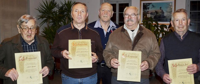 Sasbach.  Die bei der Generalversammlu...rl-Heinz Vetter daneben Josef Straer.  | Foto: Roland Vitt