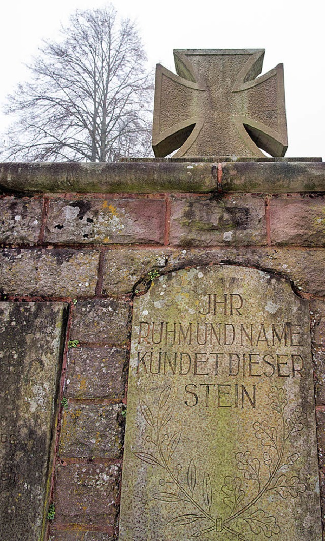 Das Kriegerdenkmal wird in diesem Jahr saniert.  | Foto: Olaf Michel