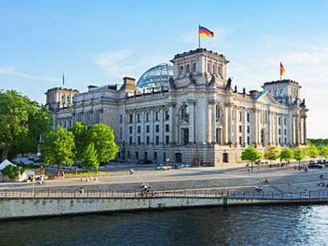Der Berliner Reichstag: Pracht an der Spree  | Foto:  neirfy - Fotolia.com