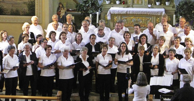 Die Zusammenarbeit mit dem Gospelchor ...irchenchores sehr erfolgreich gewesen.  | Foto: Ulrike Spiegelhalter