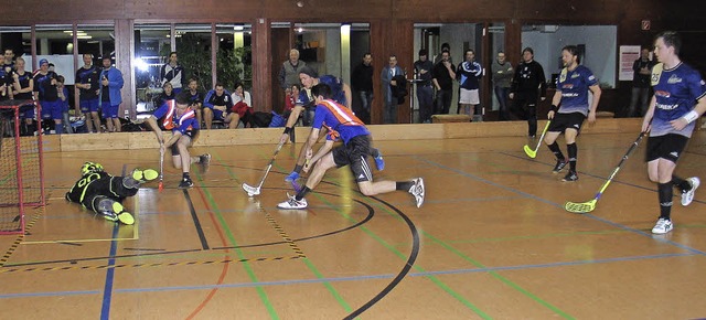Flotte Spiele zeigten die Floorball-Ma...en beim Turnier am Samstag in Riegel.   | Foto: Helmut Hassler