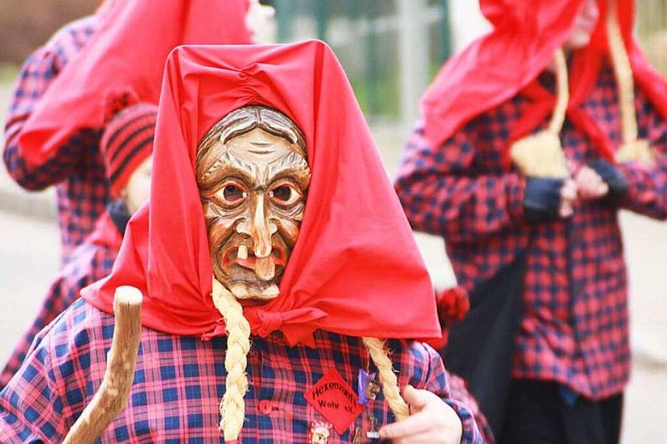 Mit dem Narrenbaumstellen begann in Wehr die heiße Phase der Fasnacht. Mit dem Narrenbaumstellen begann in Wehr die heiße Phase der Fasnacht.