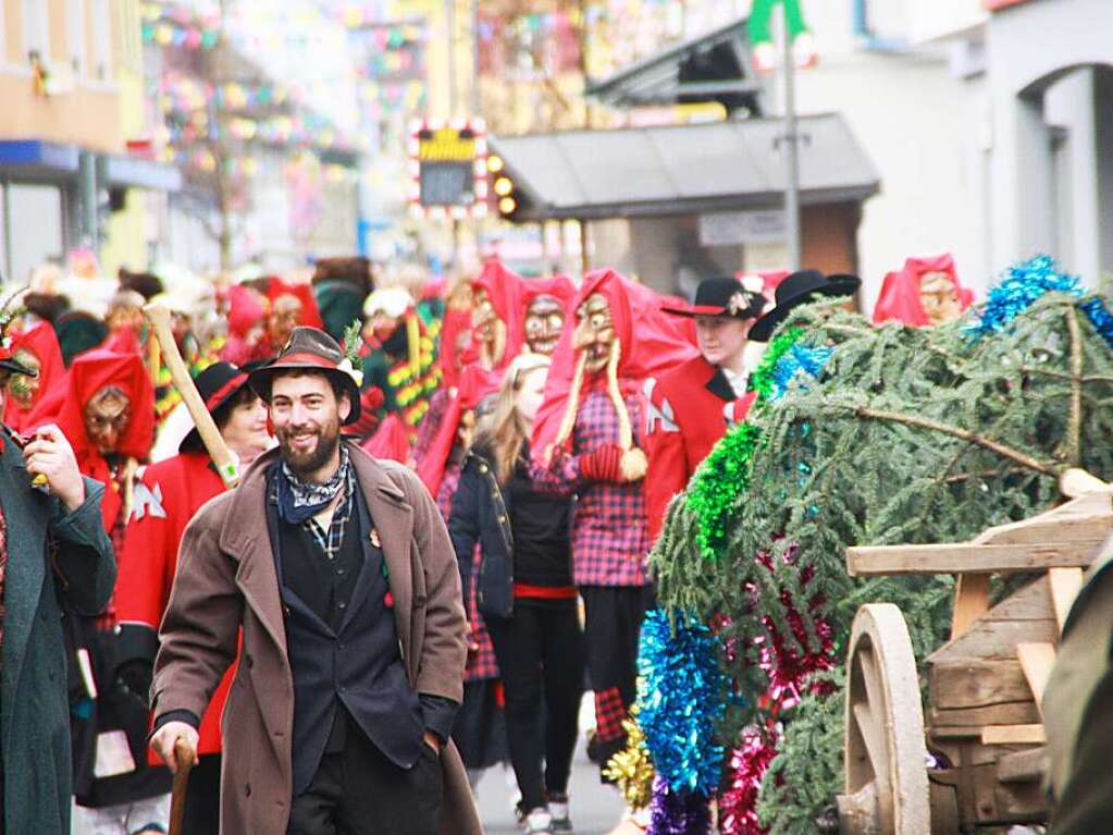 Mit dem Narrenbaumstellen begann in Wehr die heie Phase der Fasnacht.