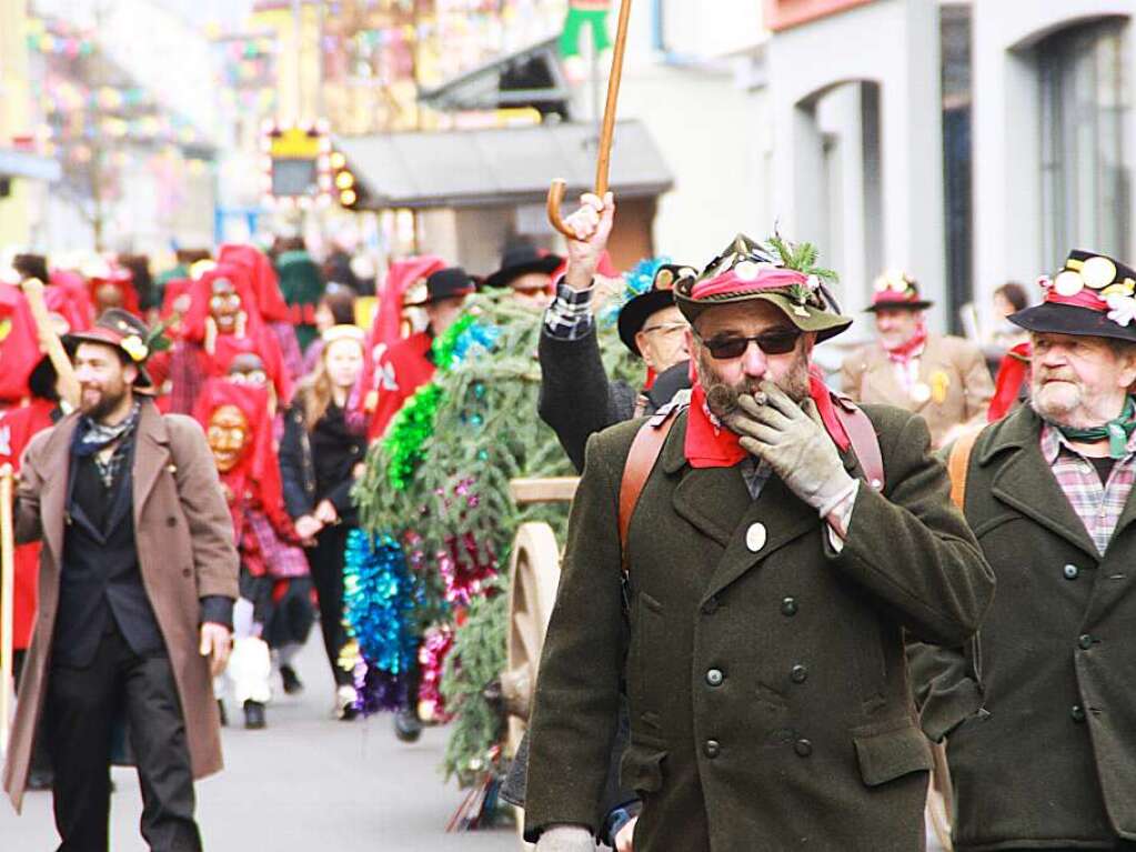 Mit dem Narrenbaumstellen begann in Wehr die heie Phase der Fasnacht.